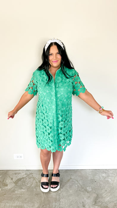 FLORAL LACE BUTTON UP DRESS IN KELLY GREEN | SALE