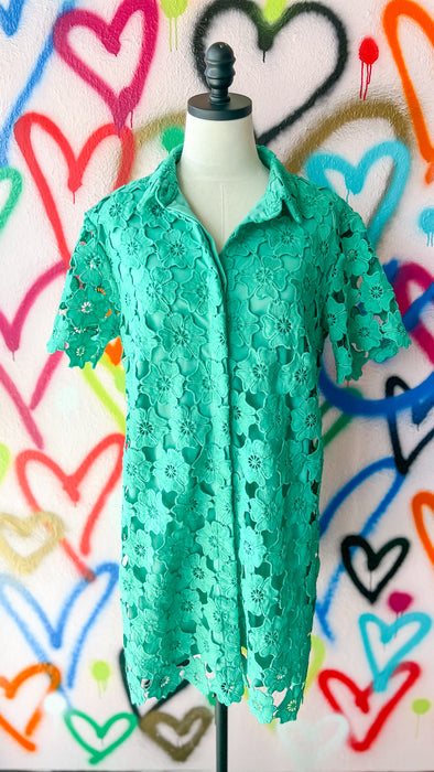 FLORAL LACE BUTTON UP DRESS IN KELLY GREEN | SALE